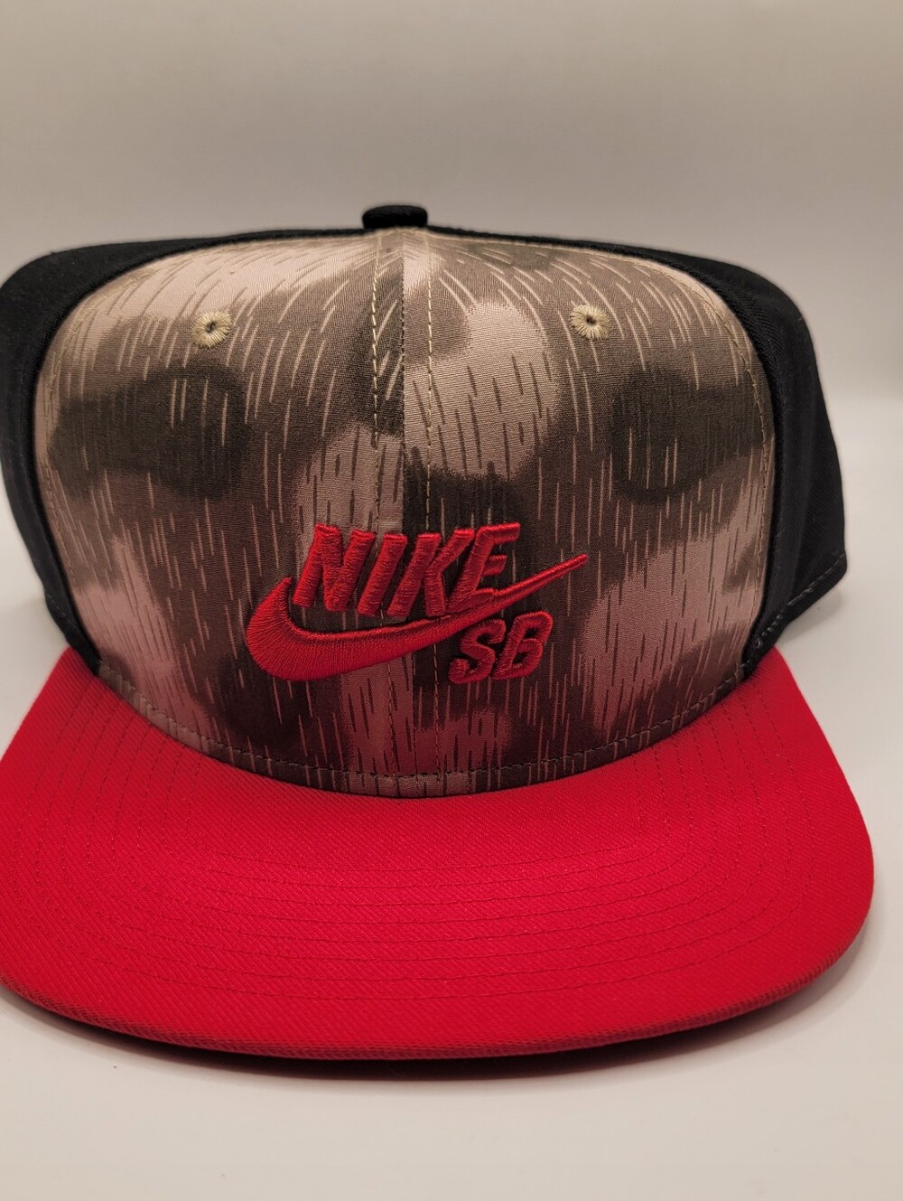 Nike SB Red Brim Camouflage-Pattern Snapback Hat